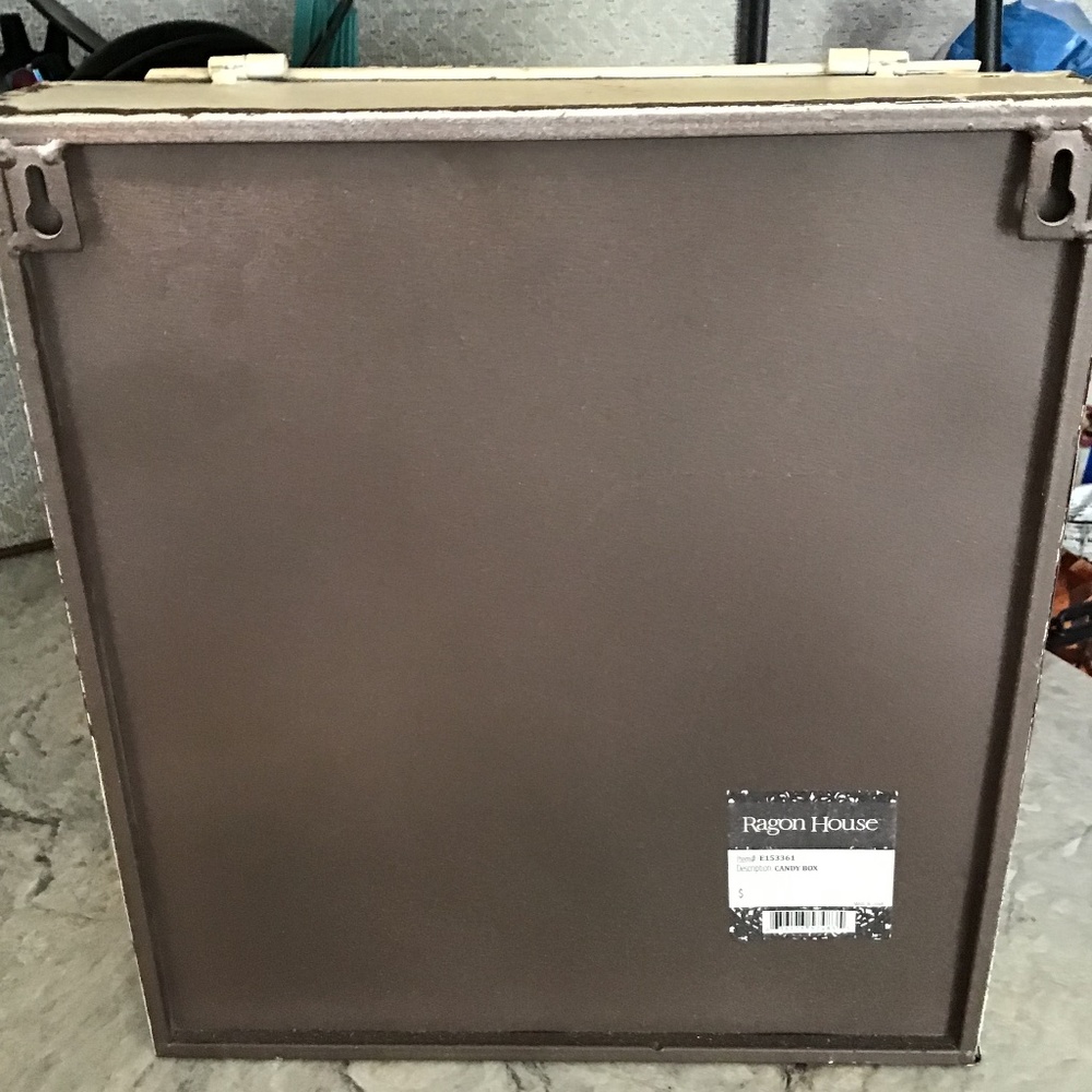 Metal vintage candy hilder